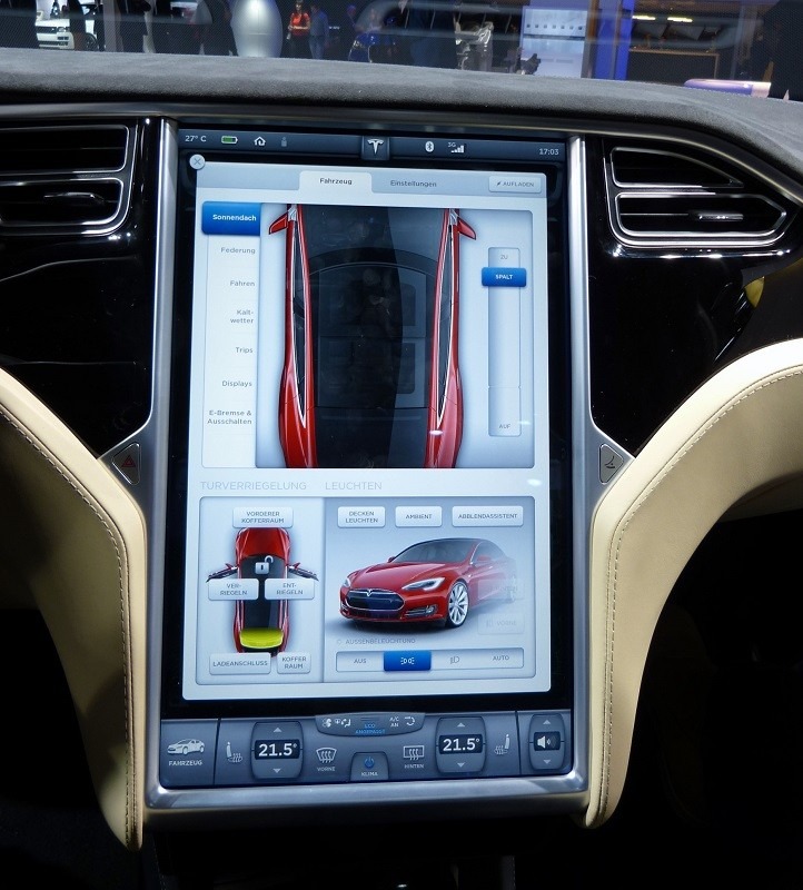 Tesla Model S - Innen - IAA2015