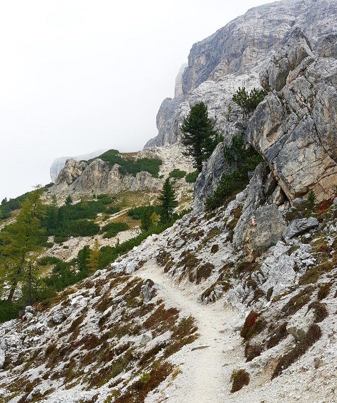 Weg in den Dolomiten