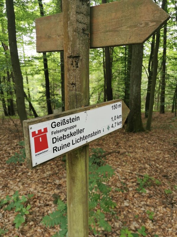 Abzweig zur Ruine Lichtenstein in den Haßbergen