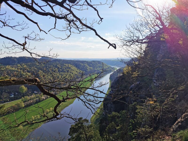 Blick von der Bastei hinab auf die Elbe - #AltesBlechAlteGrenze
