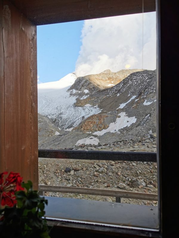 Blick aus dem Fenster auf der Similaunhütte Richtung Similaun