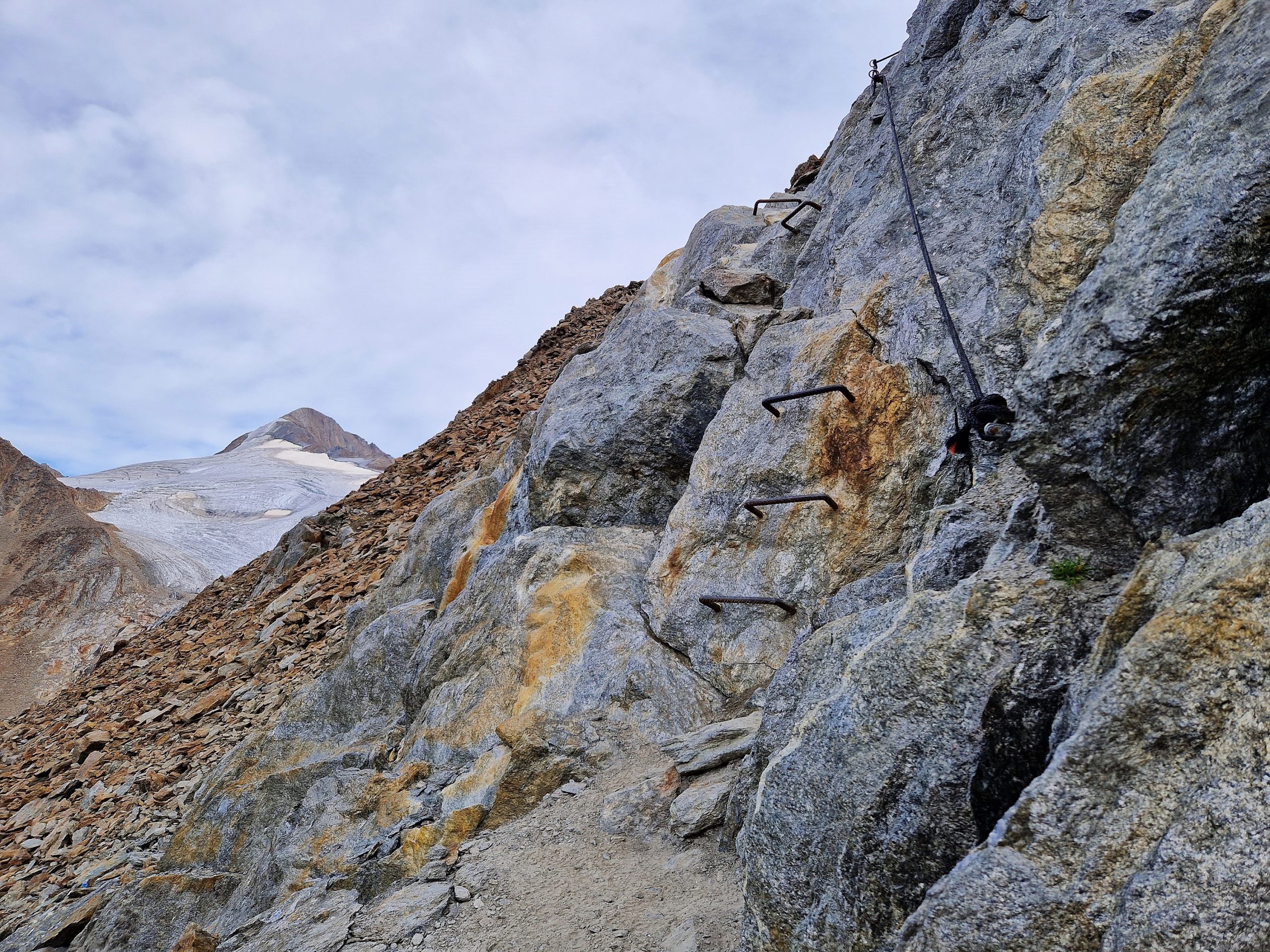 Weg von der Ötzi-Fundstelle zur Similaunhütte
