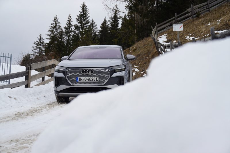 Der Audi Q4 Sportback 50 e-tron im Schnee