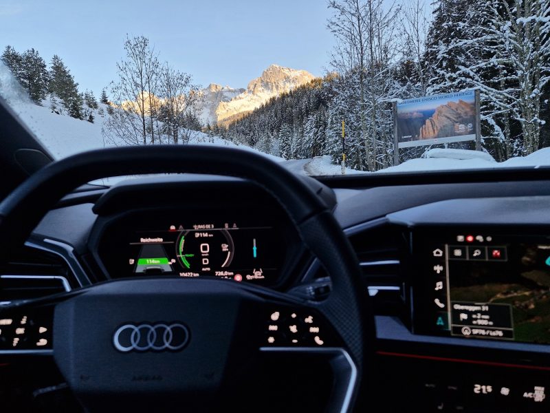 Der Der Audi Q4 Sportback 50 e-tron und die Dolomiten