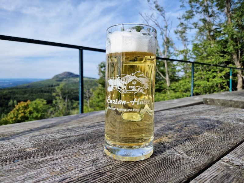 Bier auf der Enzianhütte in der Rhön