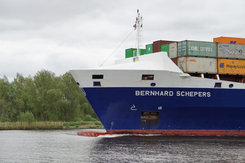 Das Containerschiff Bernhard Schepers auf dem Nord-Ostsee-Kanal