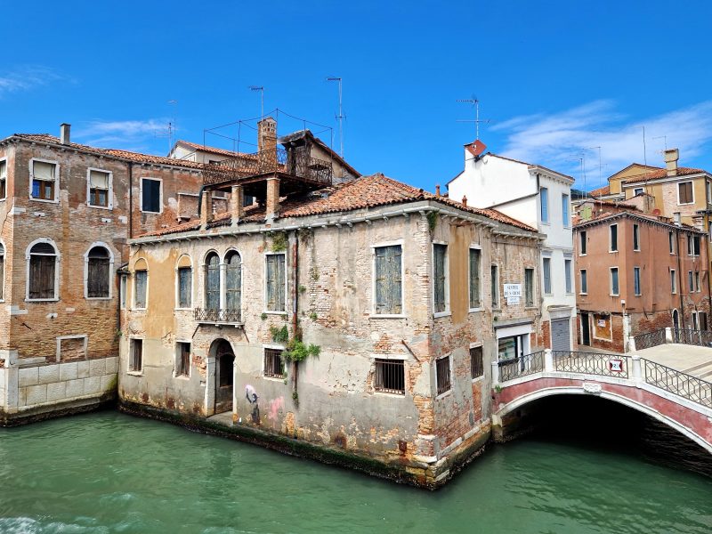 Impressionen aus Venedig im Sommer 2023 - Kunstwerk von Banksy