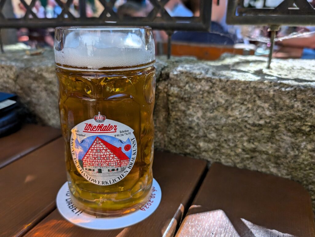 Bier im Brauerei Gasthof Wiethaler auf der Hopfenradtour im Nürnberger Land