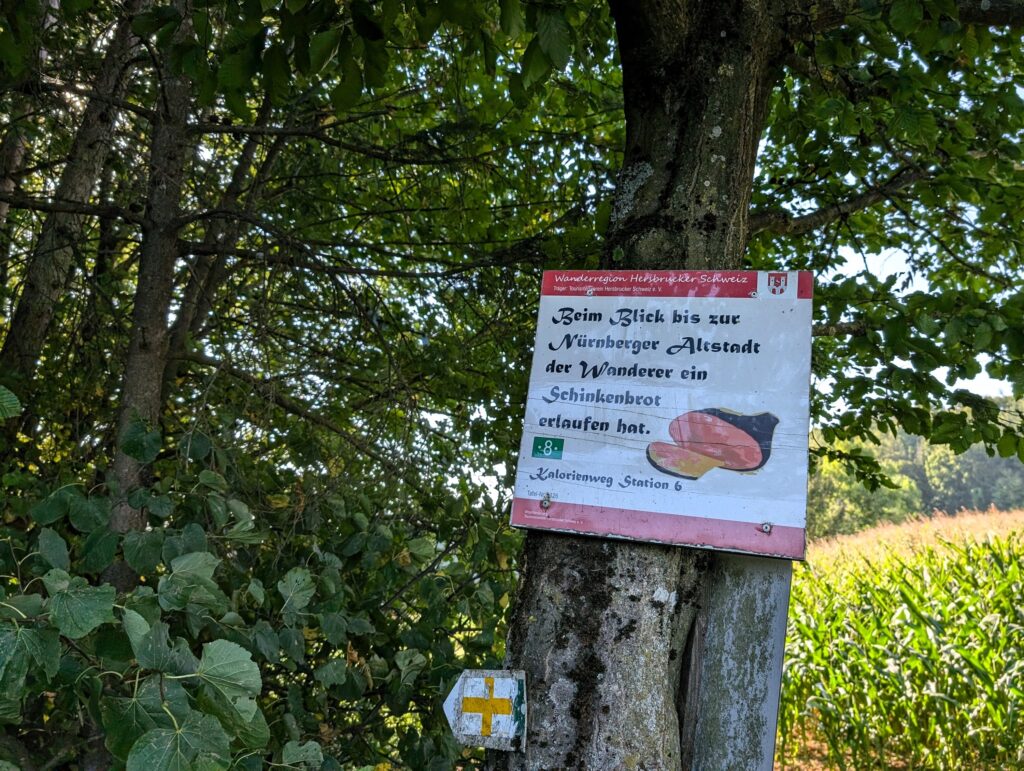 Hersbrucker Kalorienweg - Hinweisschild Schinkenbrot