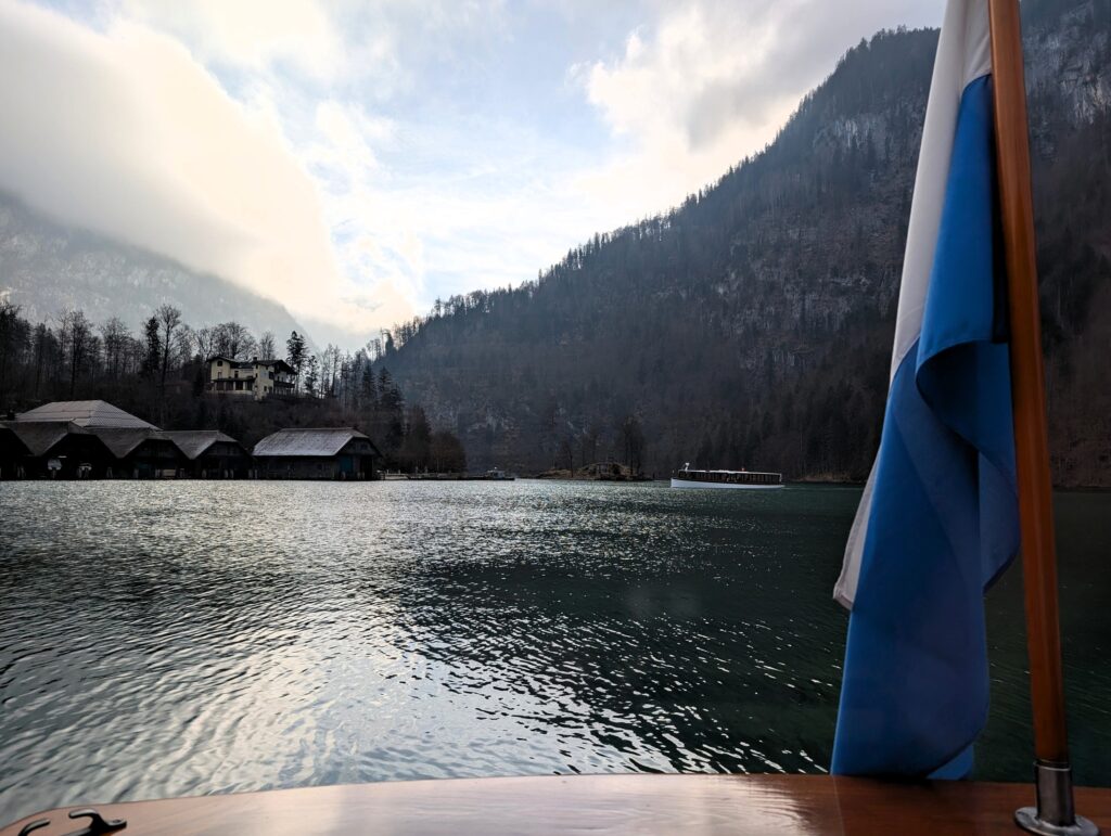 Rückfahrt auf dem Königssee im Wintern in Berchtesgaden