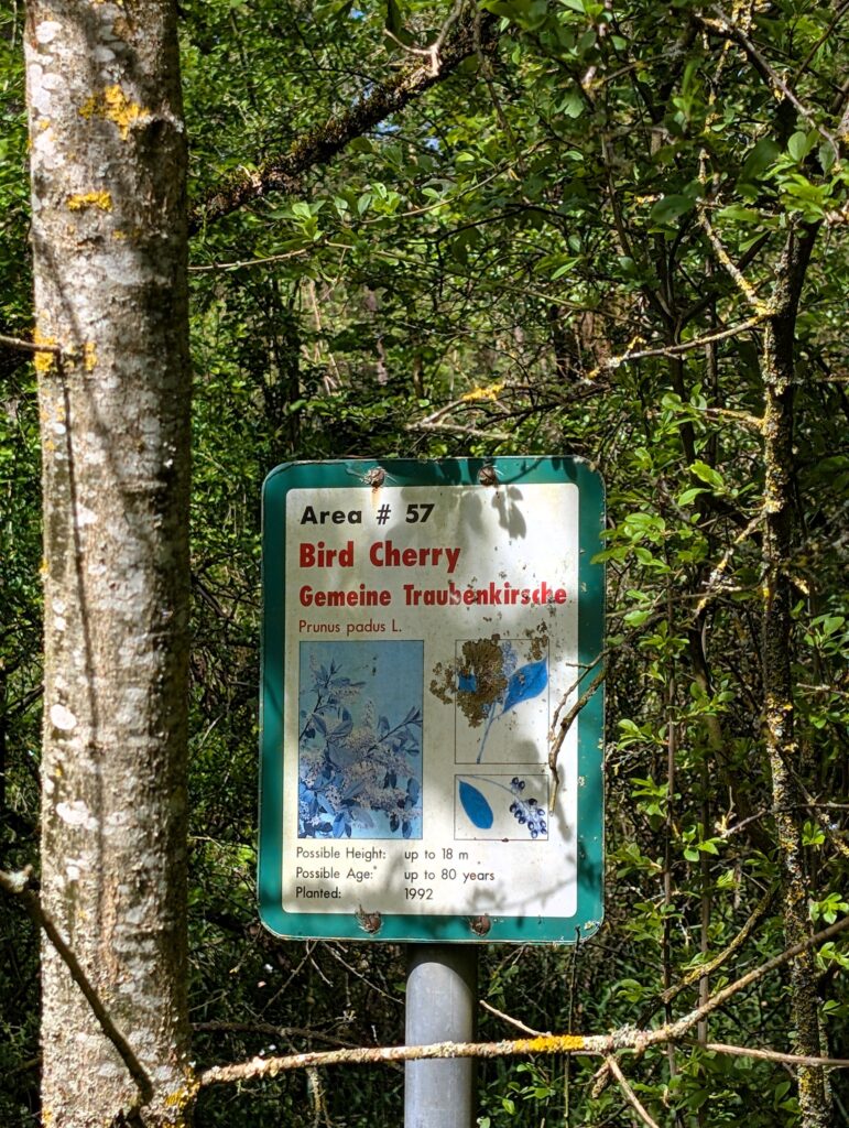 Amerikanisches Hinweisschild auf der Runde um den Brönnhof bei Zell
