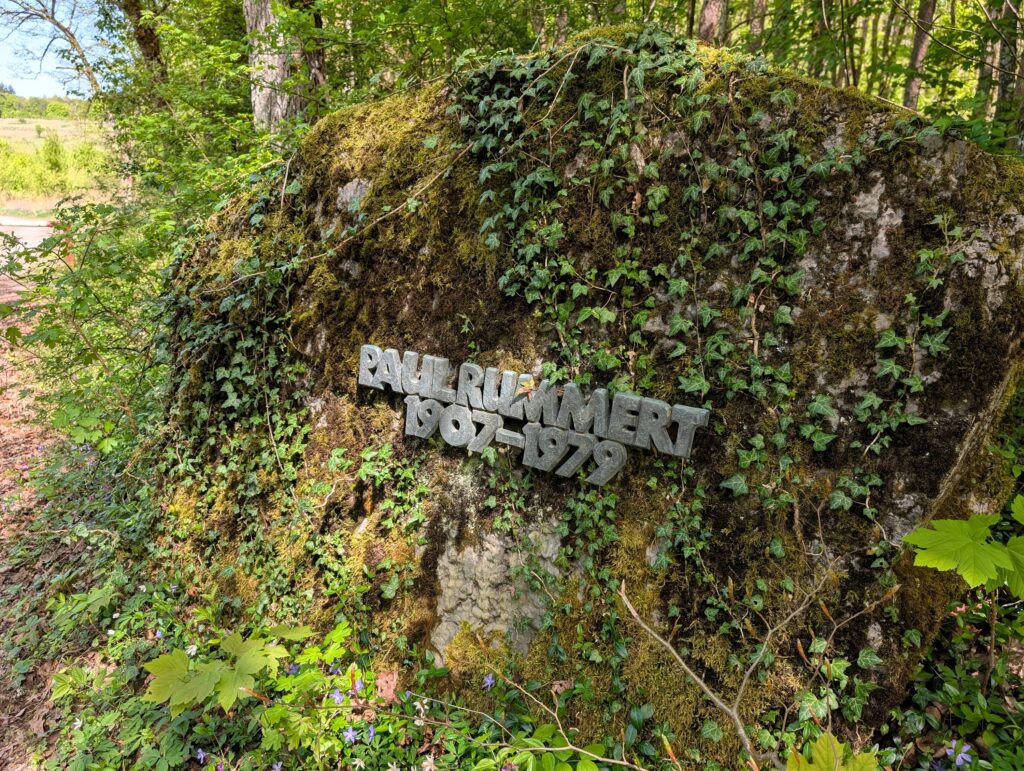 Paul Rummert Gedenkstein auf der Runde um den Brönnhof bei Zell