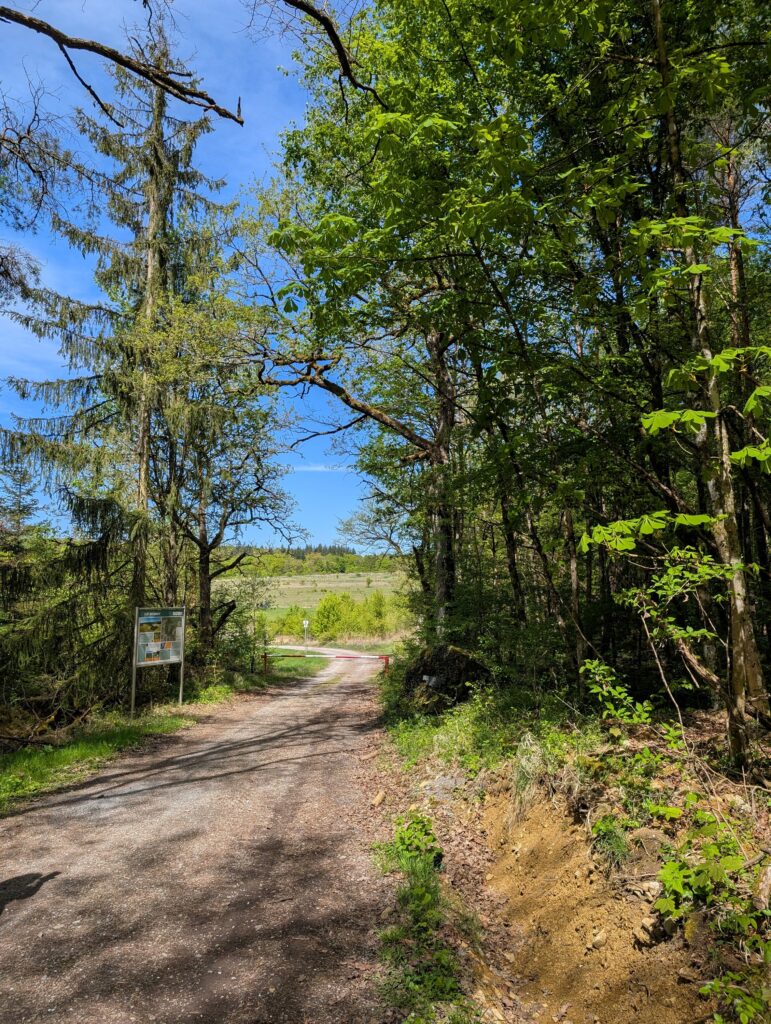 Schranke am Eingang zum Brönnhof - Runde um den Brönnhof bei Zell