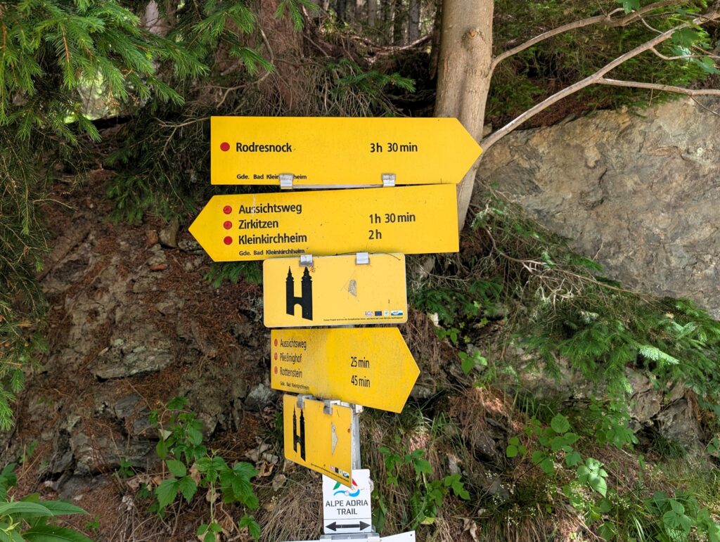 Nockberge-Trail Etappe 5 vom Falkertsee nach Bad Kleinkirchheim Zirkitzen - Wegweiser unten