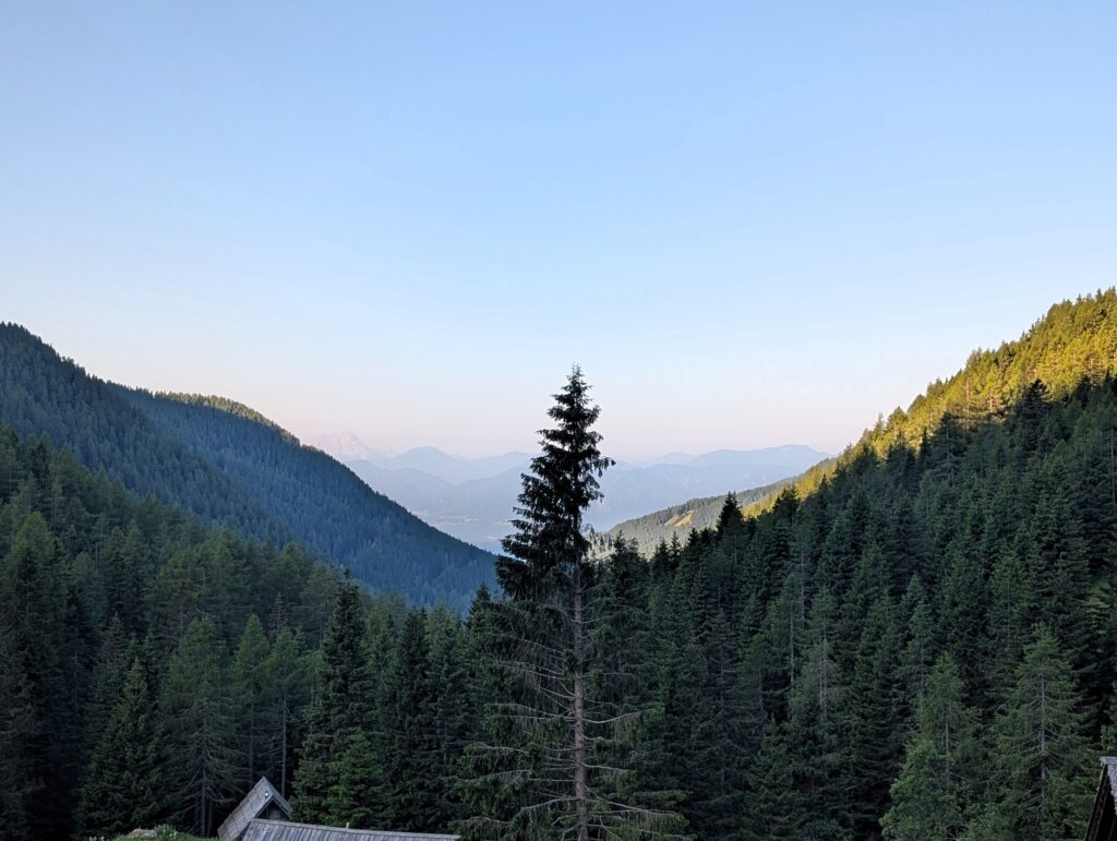 Nockberge-Trail Etappe 6 vom Bad Kleinkirchheim Zirkitzen zum Erlacherhaus - Aussicht aus dem Zimmer auf dem Erlacherhaus