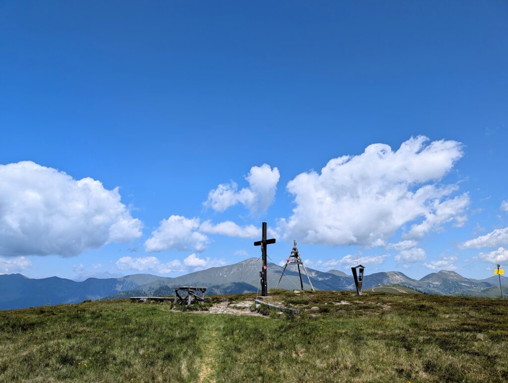 Nockberge-Trail Etappe 6 vom Bad Kleinkirchheim Zirkitzen zum Erlacherhaus - Gipfelkreuz vom Priedröf