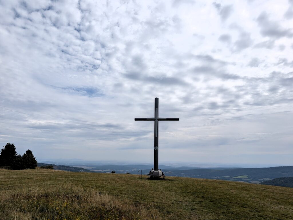 Gipfelkreuz auf der Extratour Gersfeld
