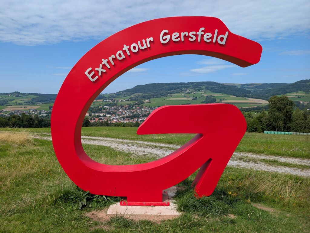 Großes Schild auf der Extratour Gersfeld