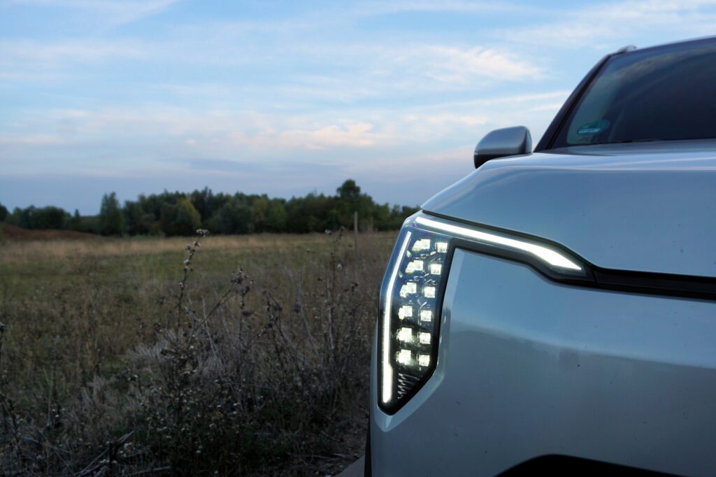 Der Kia EV3 Licht vorne