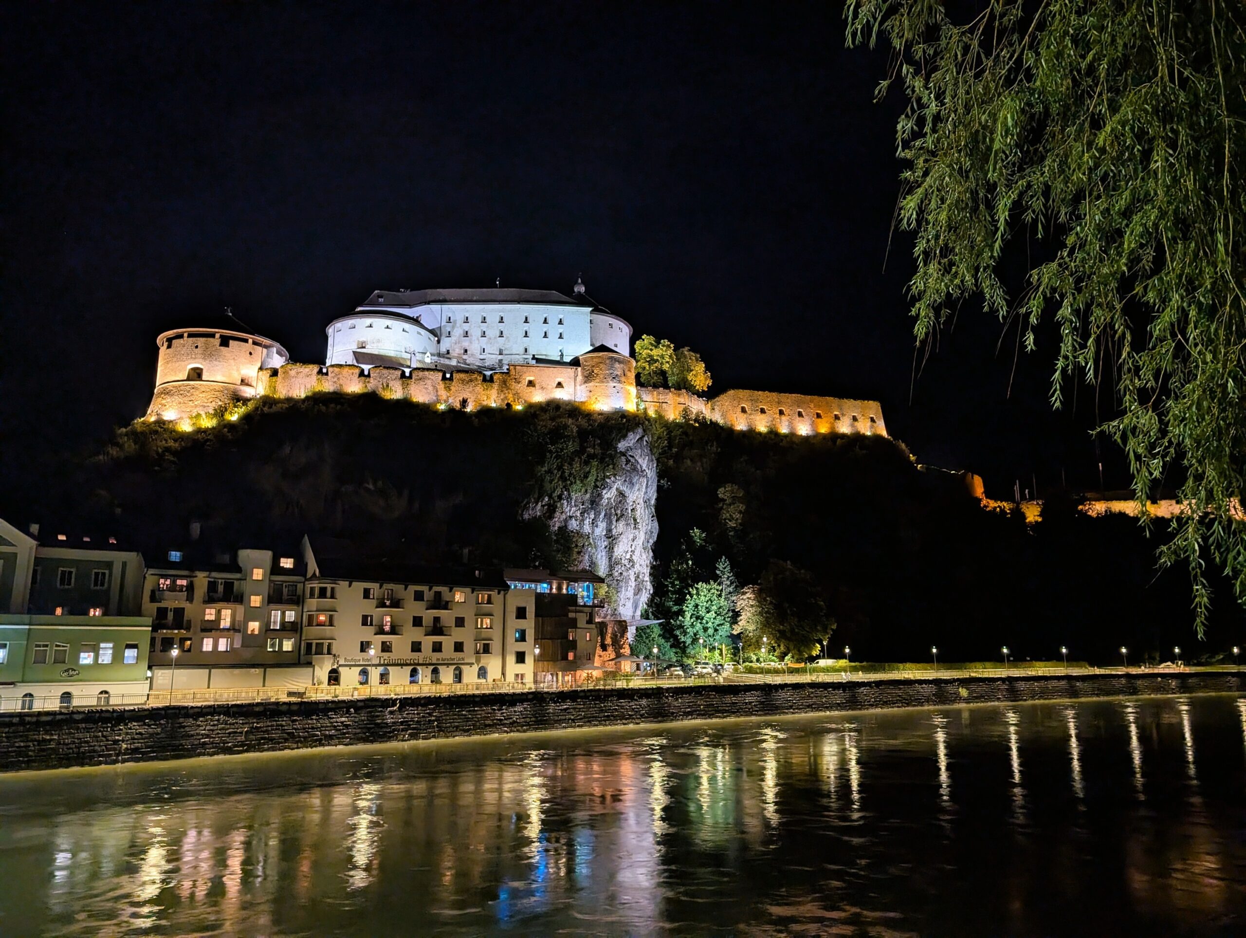 Die Festung Kufstein bei Nacht