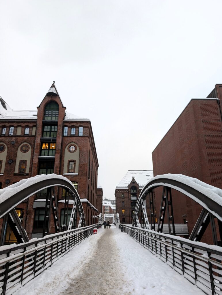 Speicherstadt in Hamburg im Schneetreiben