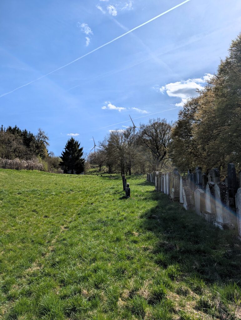 Der Judenfriedhof bei Schwandort auf dem Panoramaweg rund um Wipfeld und Schwanfeld