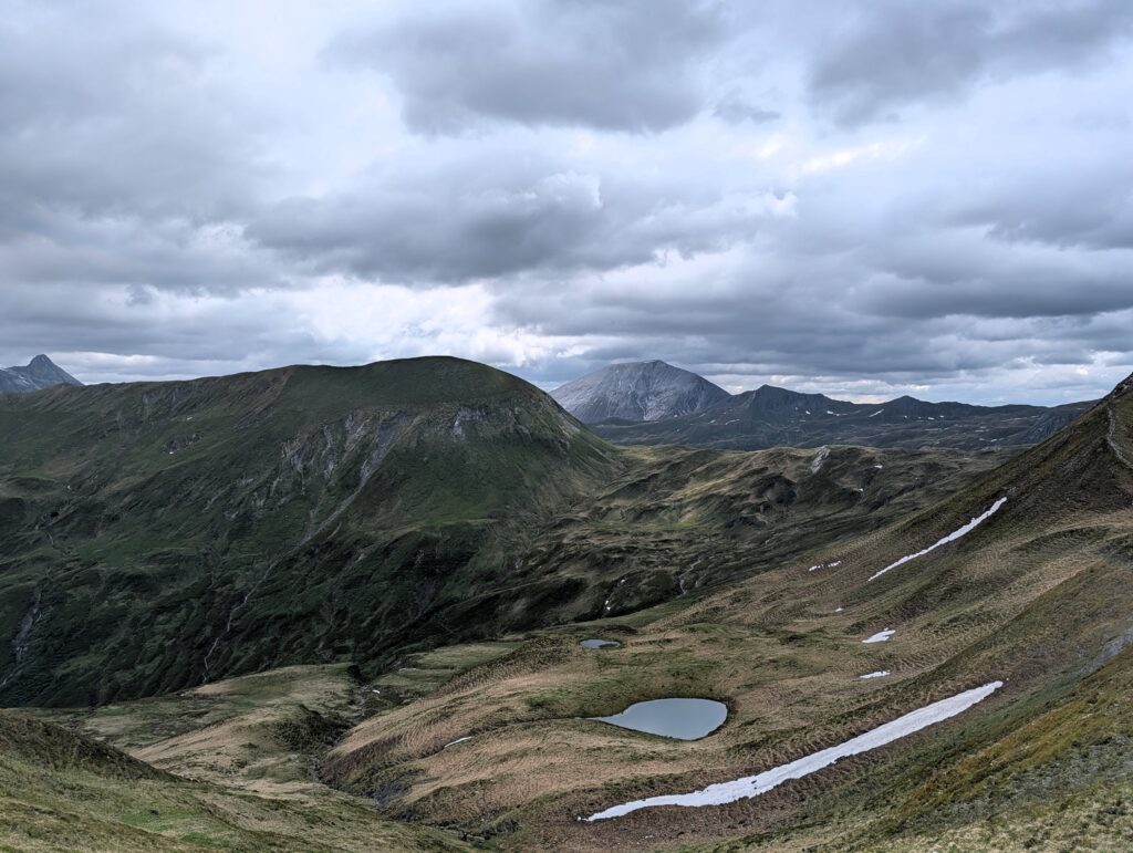 Ausblick auf die Almen auf dem Salzburger Almenweg
