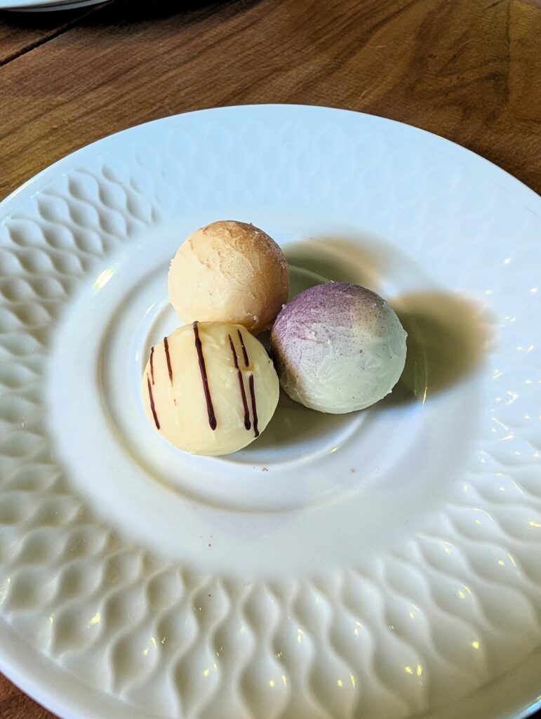 Selbstgemachte Pralinen auf der Weissalm auf dem Salzburger Almenweg